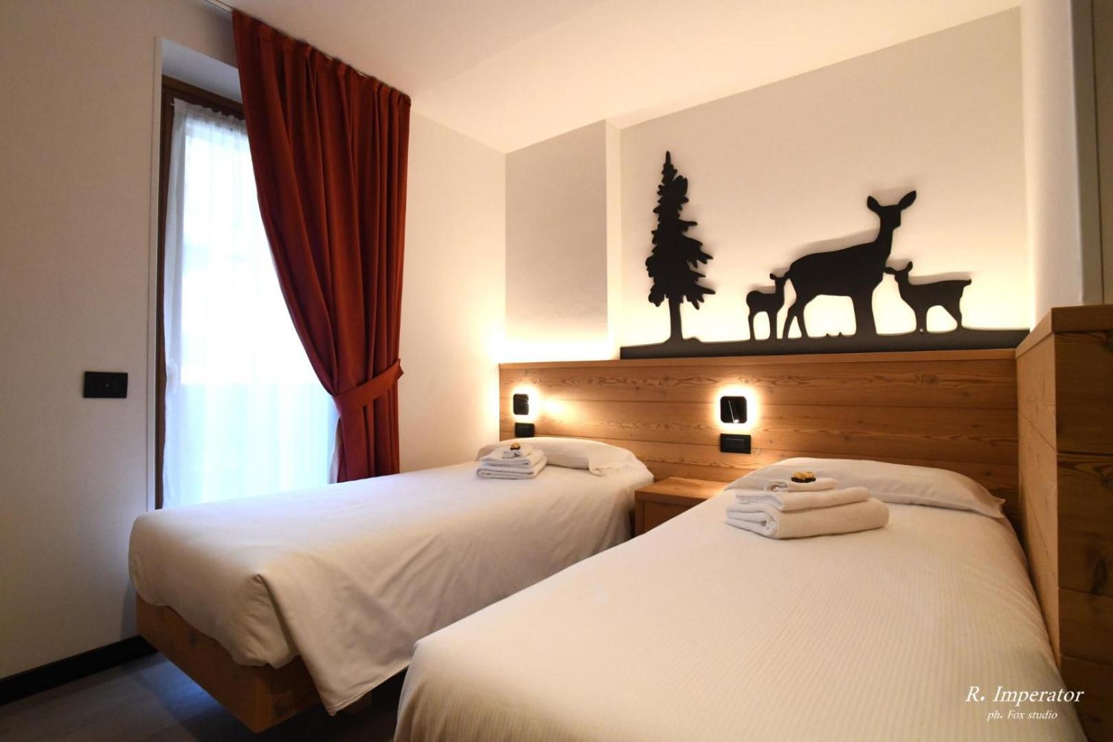 Park Residence Imperator Carisolo Luaran gambar