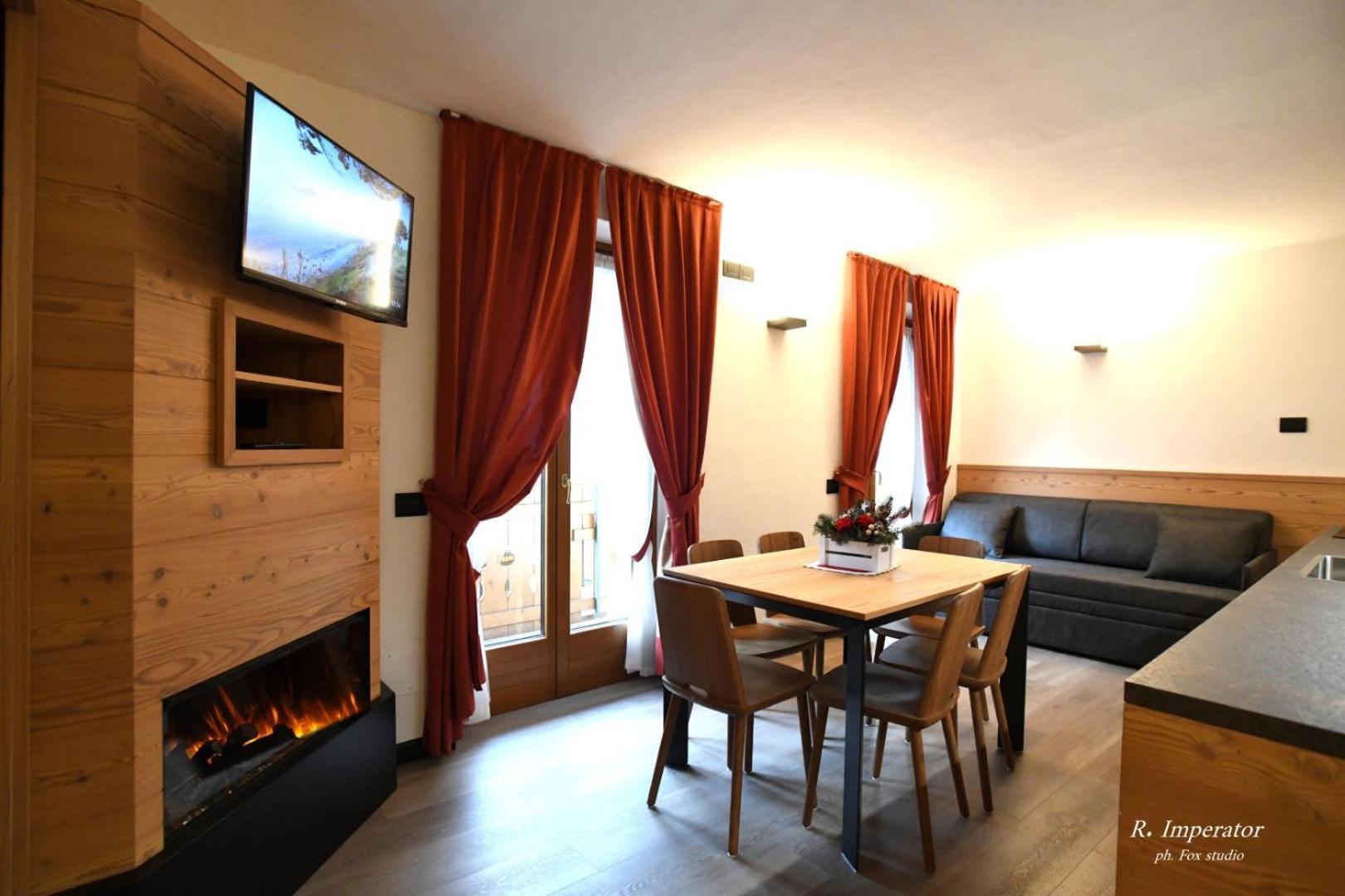 Park Residence Imperator Carisolo Luaran gambar