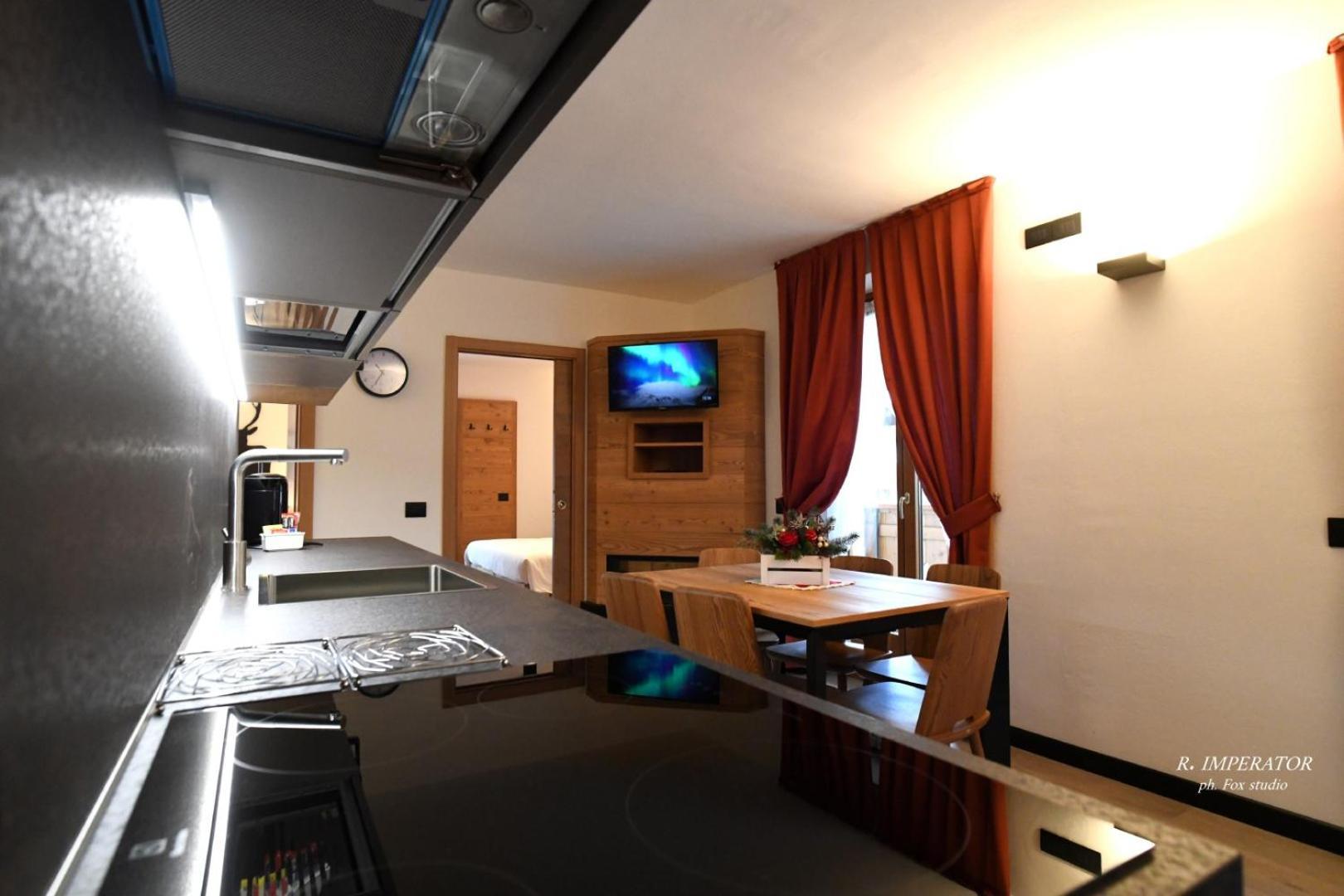 Park Residence Imperator Carisolo Luaran gambar
