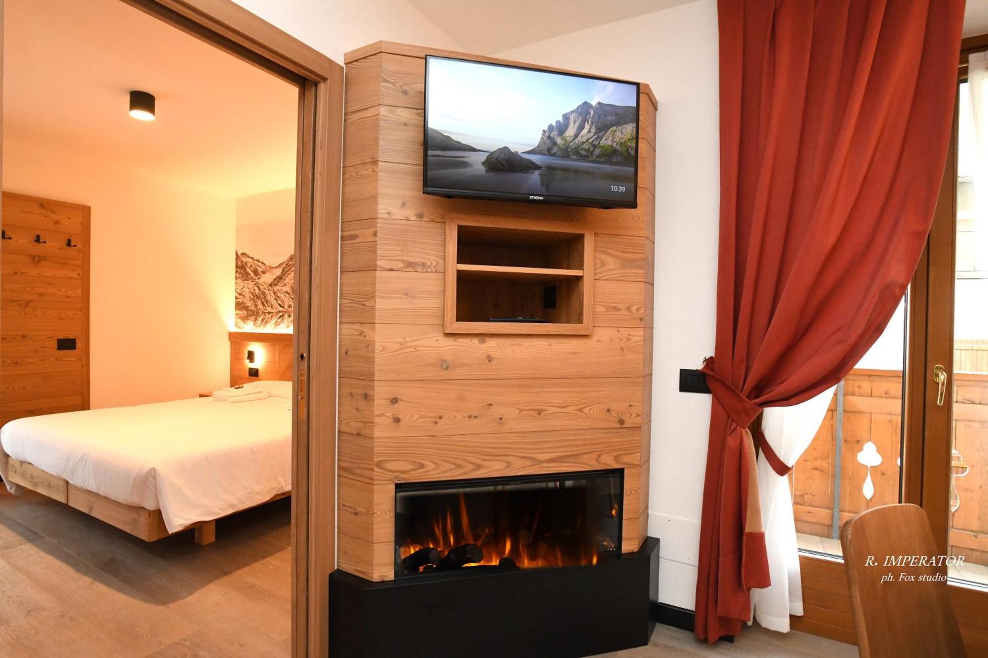 Park Residence Imperator Carisolo Luaran gambar