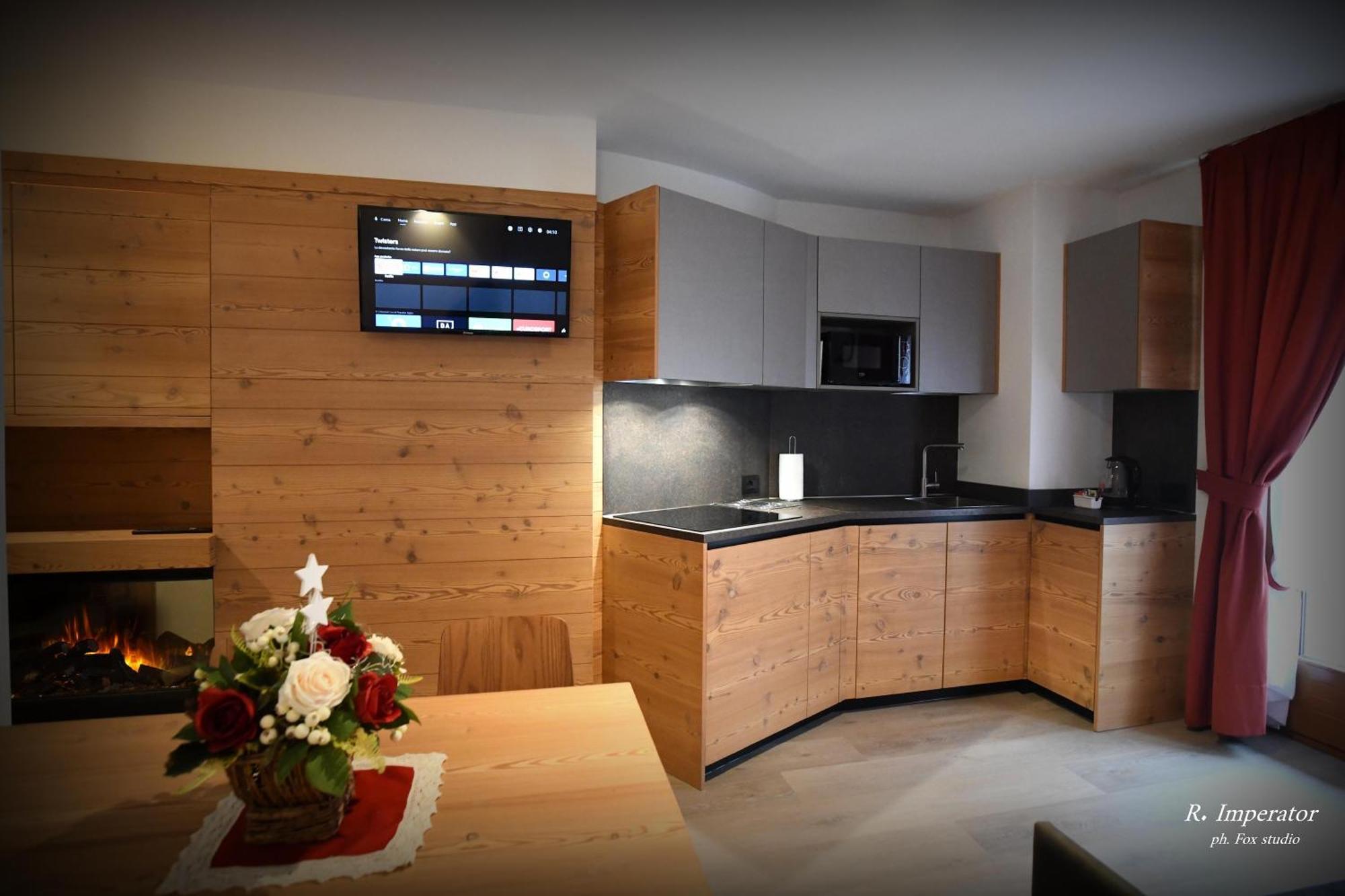 Park Residence Imperator Carisolo Luaran gambar