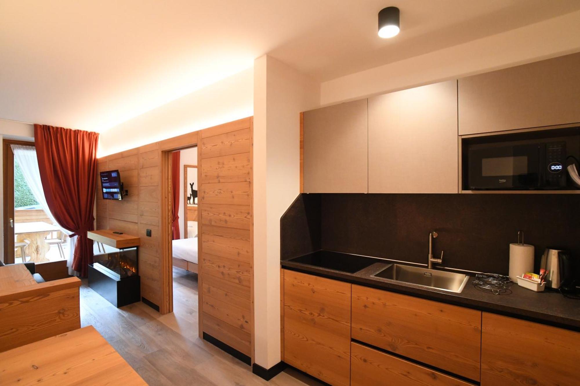 Park Residence Imperator Carisolo Luaran gambar