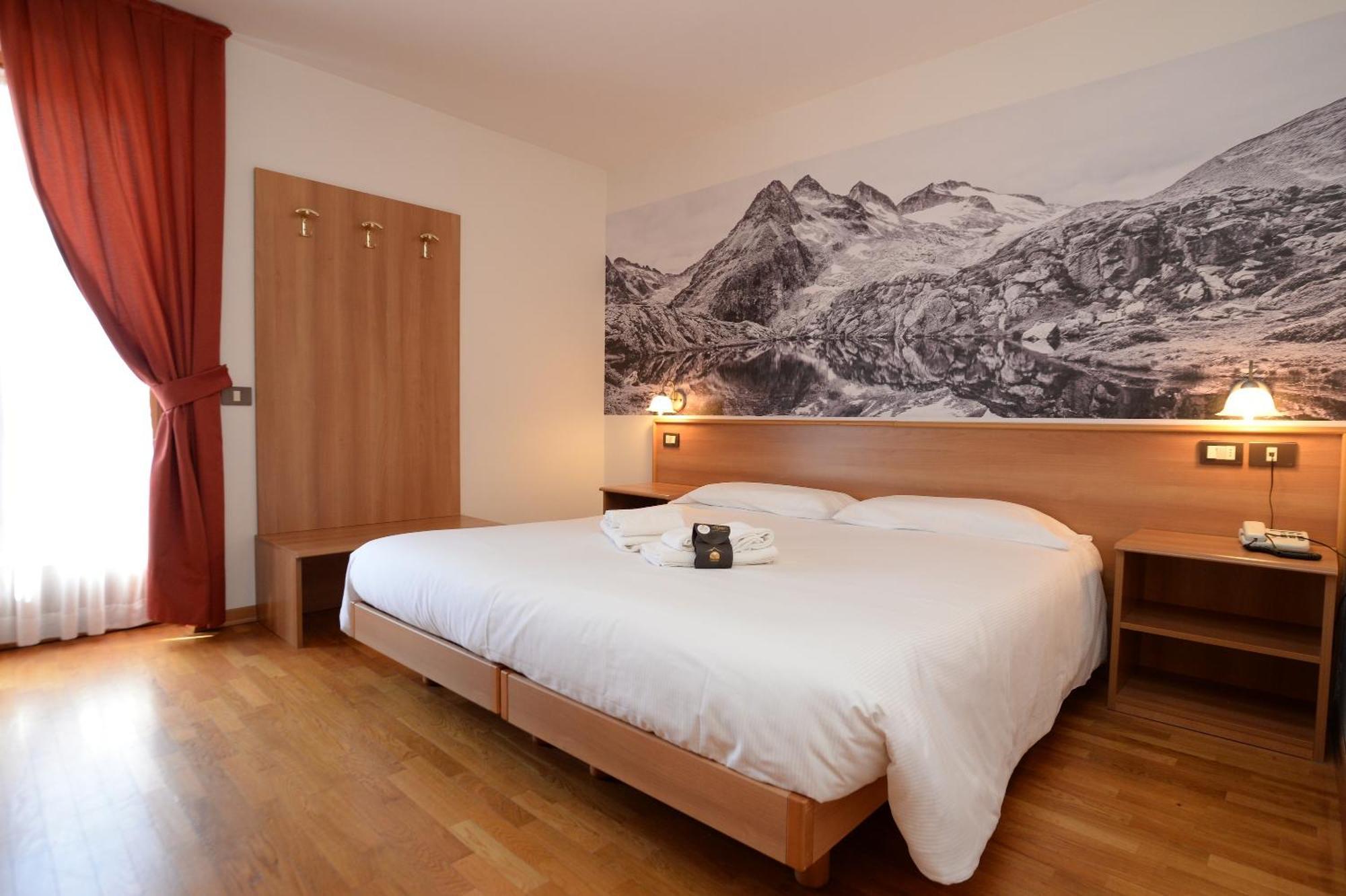 Park Residence Imperator Carisolo Luaran gambar