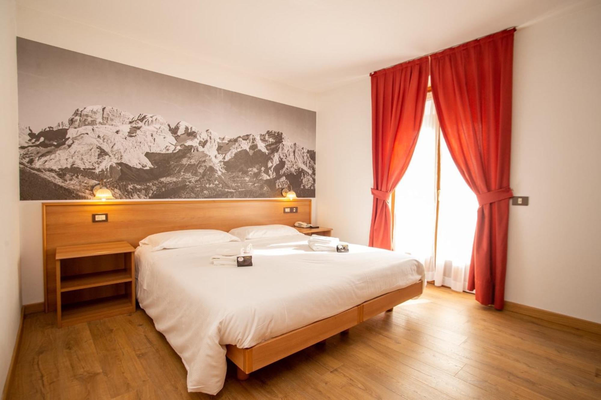 Park Residence Imperator Carisolo Luaran gambar