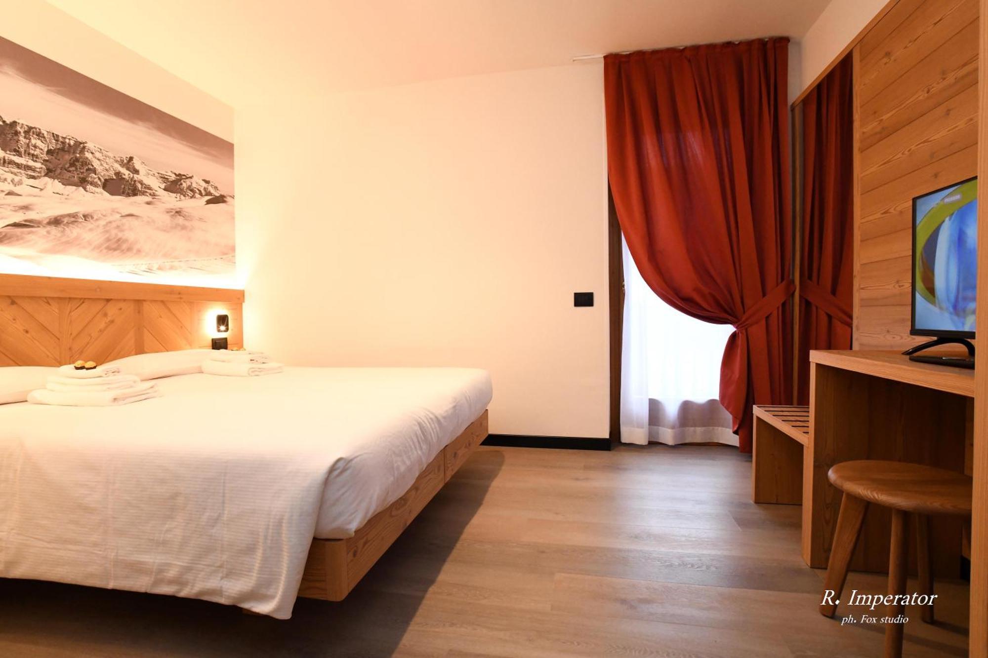Park Residence Imperator Carisolo Luaran gambar